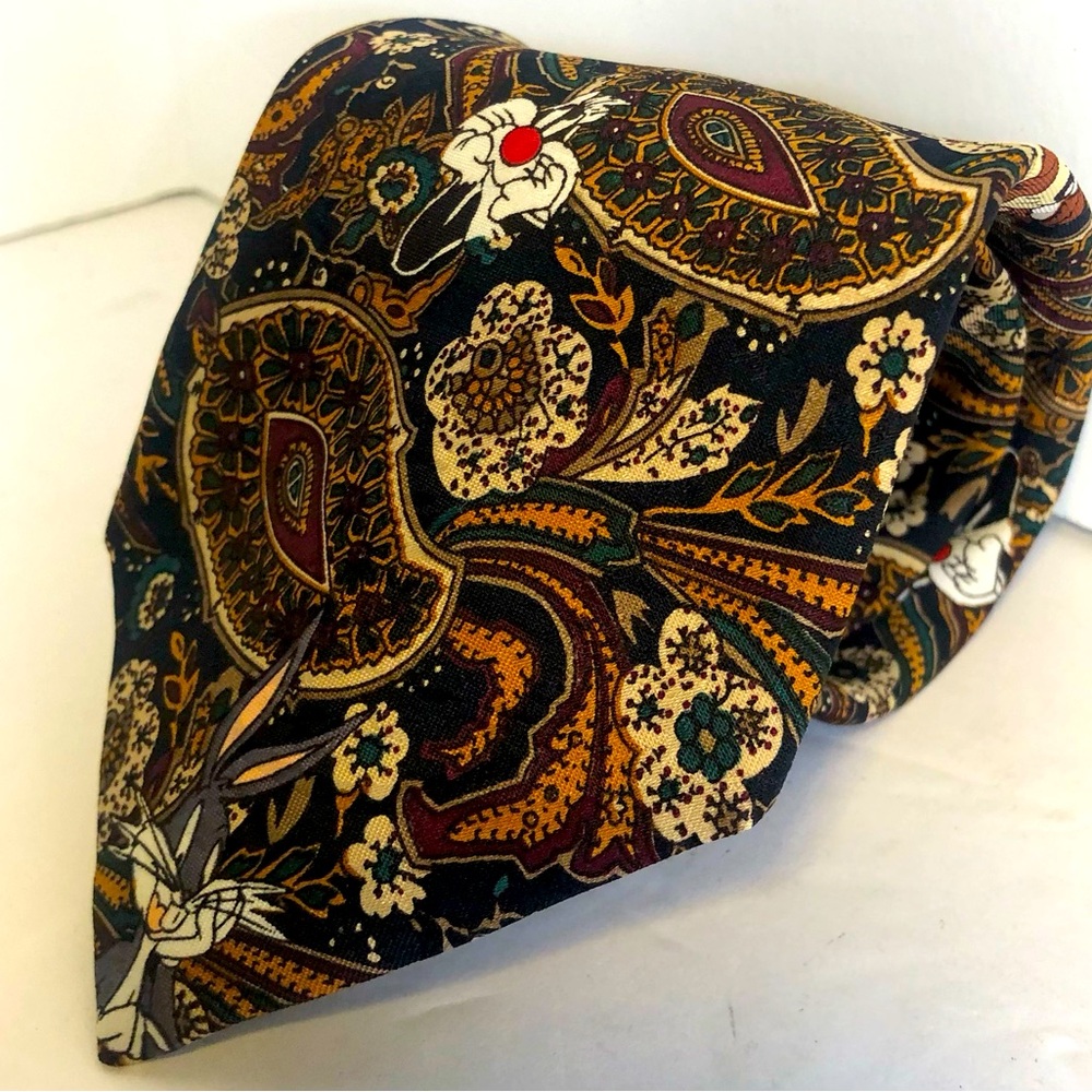 Looney Toons Mania Paisley Tie. 100% Polyester